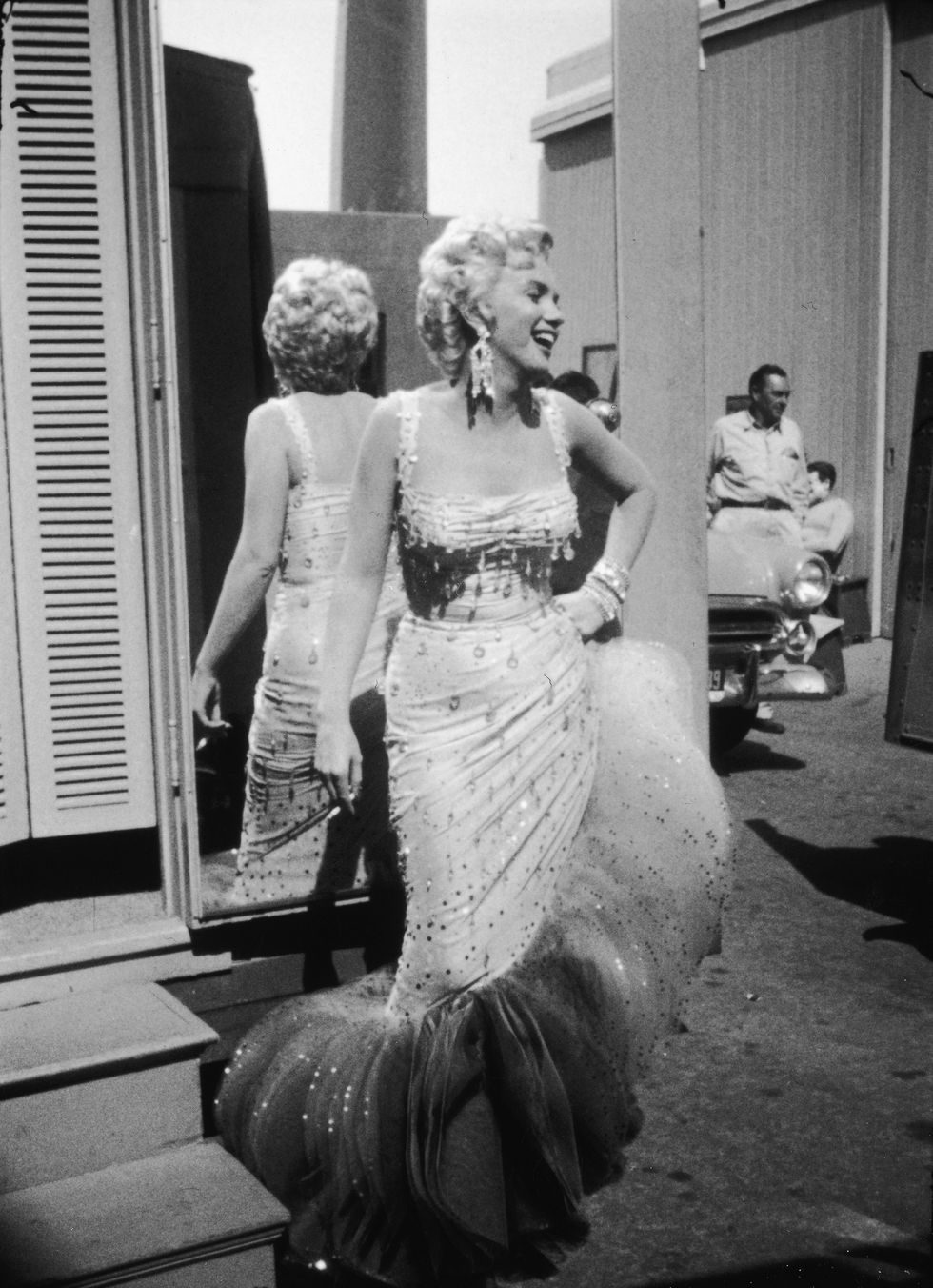 marilyn monroe on set for 'there's no business like show business'