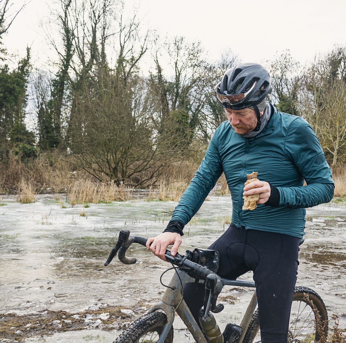 Cycling in Cold Weather: How to Dress, Fuel, and Hydrate