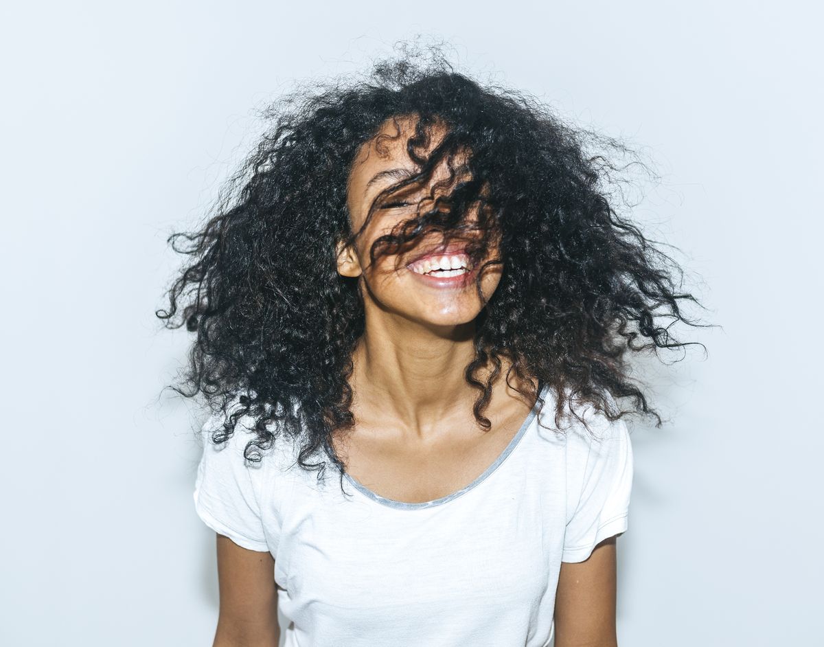 5 Dandruff Solutions That Actually Work, According to the Pros