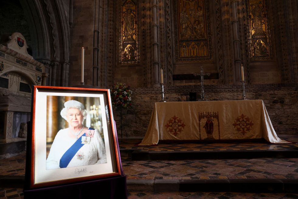 the prince and princess of wales commemorate the life of queen elizabeth ii