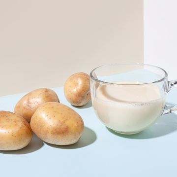 「ポテトミルク」の特徴や栄養価を、専門家の解説とともに紐解きます。﻿﻿とある調査﻿によると、2022年の食品および飲料において、﻿豆乳、アーモンドミルク、およびオーツミルクに続き、ポテトミルクが2022年のビッグトレンドになると話題になっているそう。