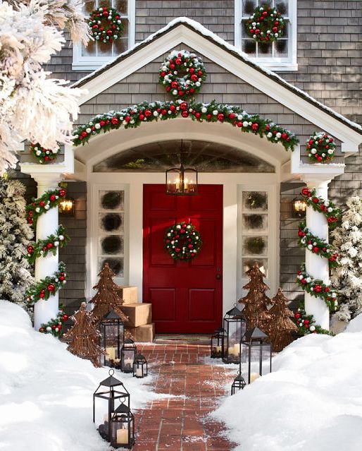 40+ Spectacular Outdoor Christmas Decoration Ideas to Try in 2024