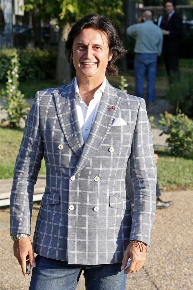 Clothing, Plaid, Outerwear, Blazer, Suit, Jacket, Pattern, Jeans, Tartan, Design, 