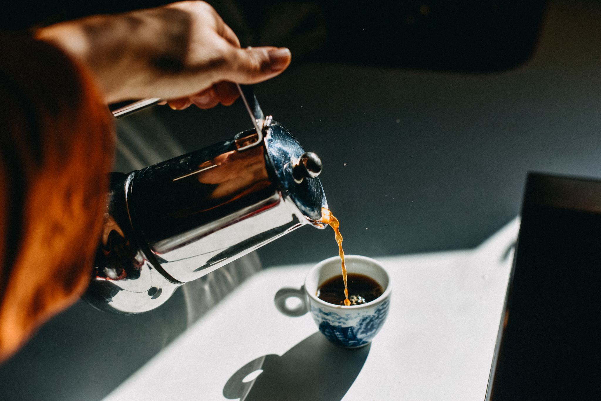 La mejor cafetera y los utensilios imprescindibles para preparar el café  más sano y rico del mundo