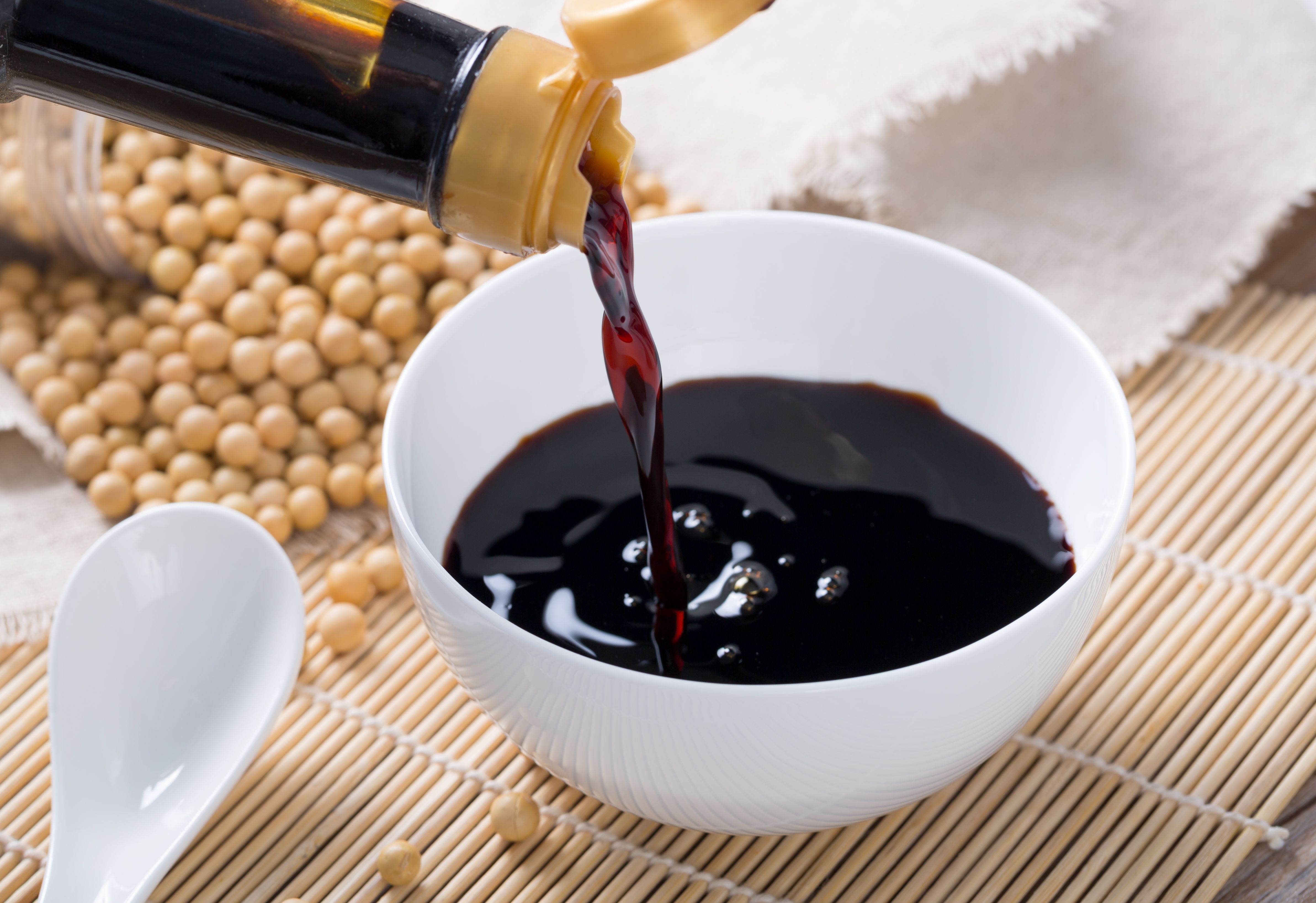 https://hips.hearstapps.com/hmg-prod/images/pouring-soy-sauce-into-a-white-bowl-royalty-free-image-1600976187.jpg