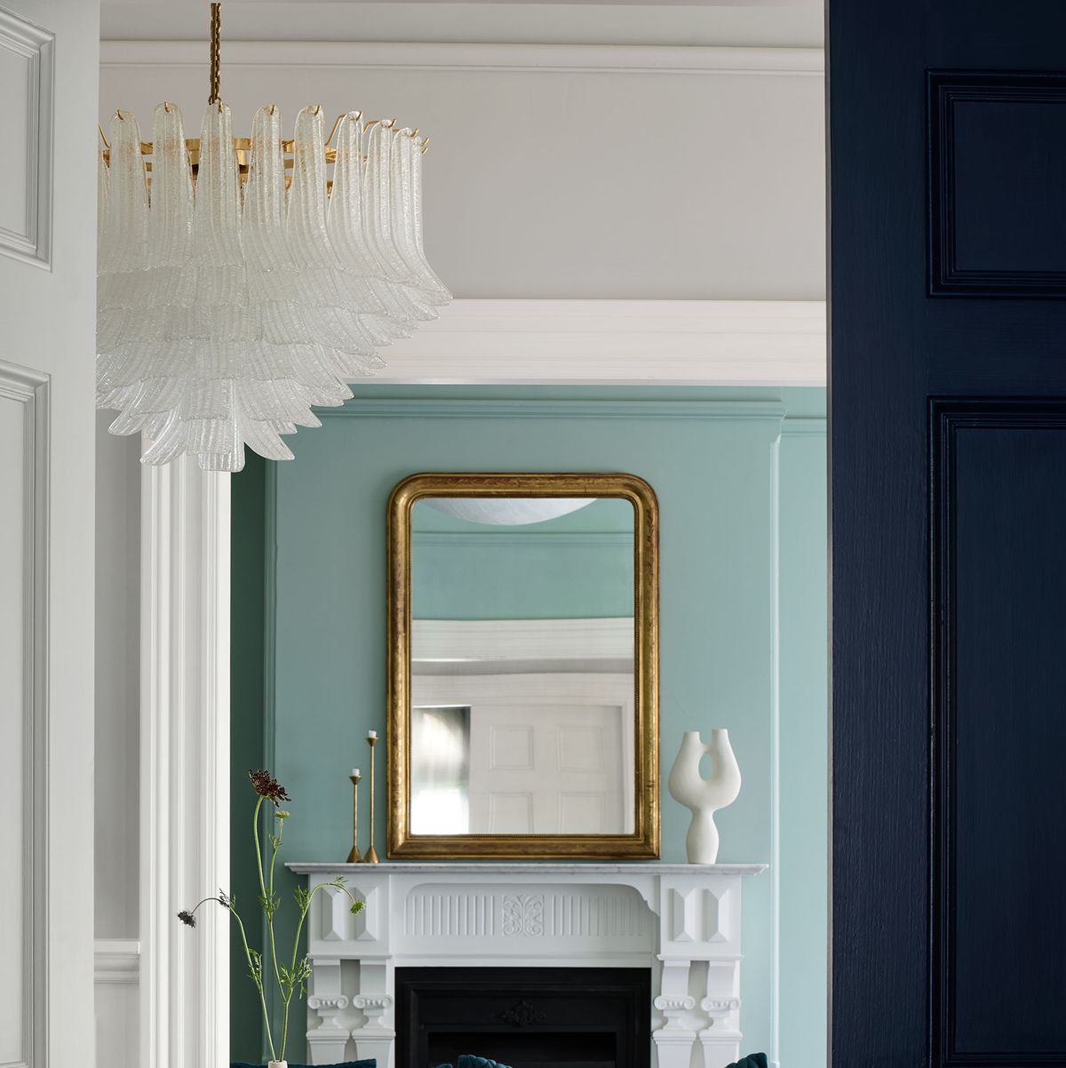 2066-70 Light Blue a Paint Color by Benjamin Moore