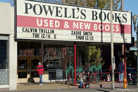 powell's city of books burnside street portland oregon