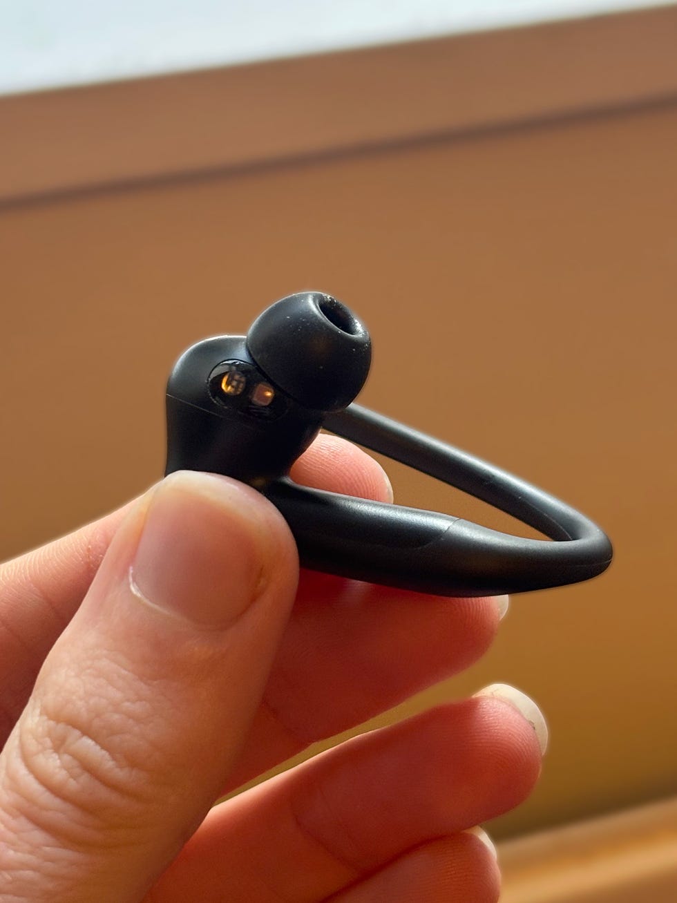 wireless earbud with ear hook design