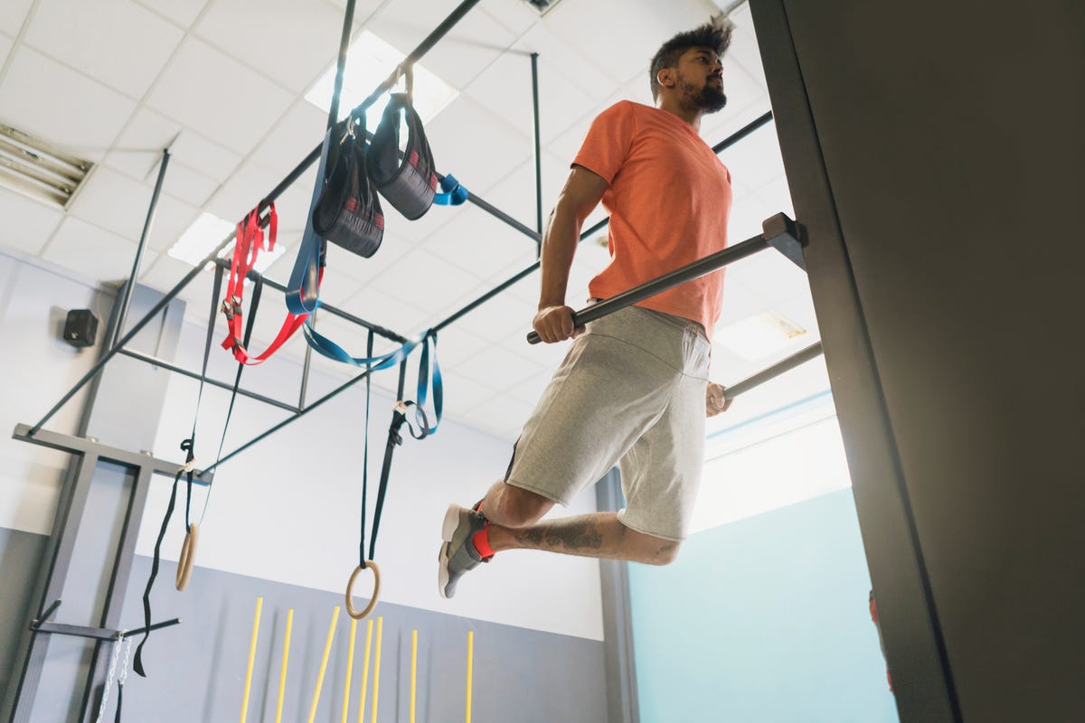 Home gym dip online station