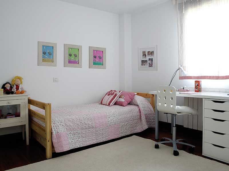 Wood, Room, Interior design, Floor, Property, Furniture, Wall, Textile, Bed, Bedding, 