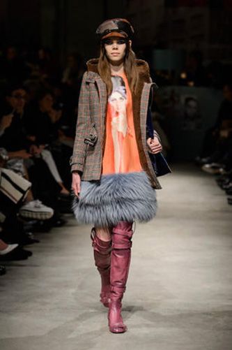 Clothing, Brown, Fashion show, Winter, Textile, Outerwear, Runway, Jacket, Style, Fashion model, 
