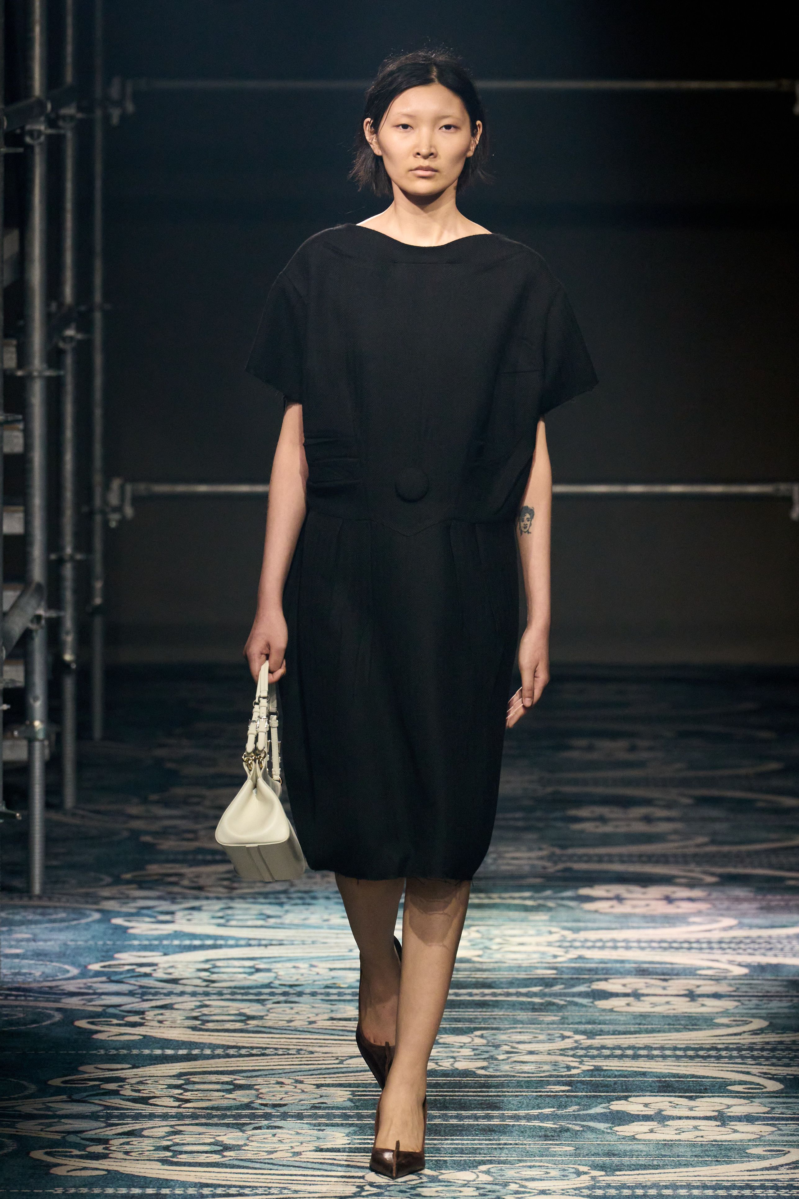 プラダ（PRADA）2025-26秋冬コレクション | ファッション | ELLE