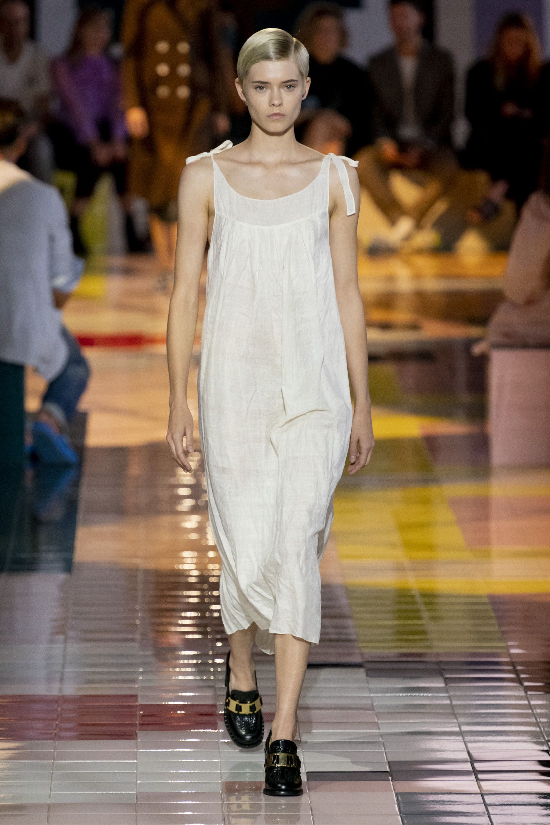 prada-rs20-0041-1568858847.jpg