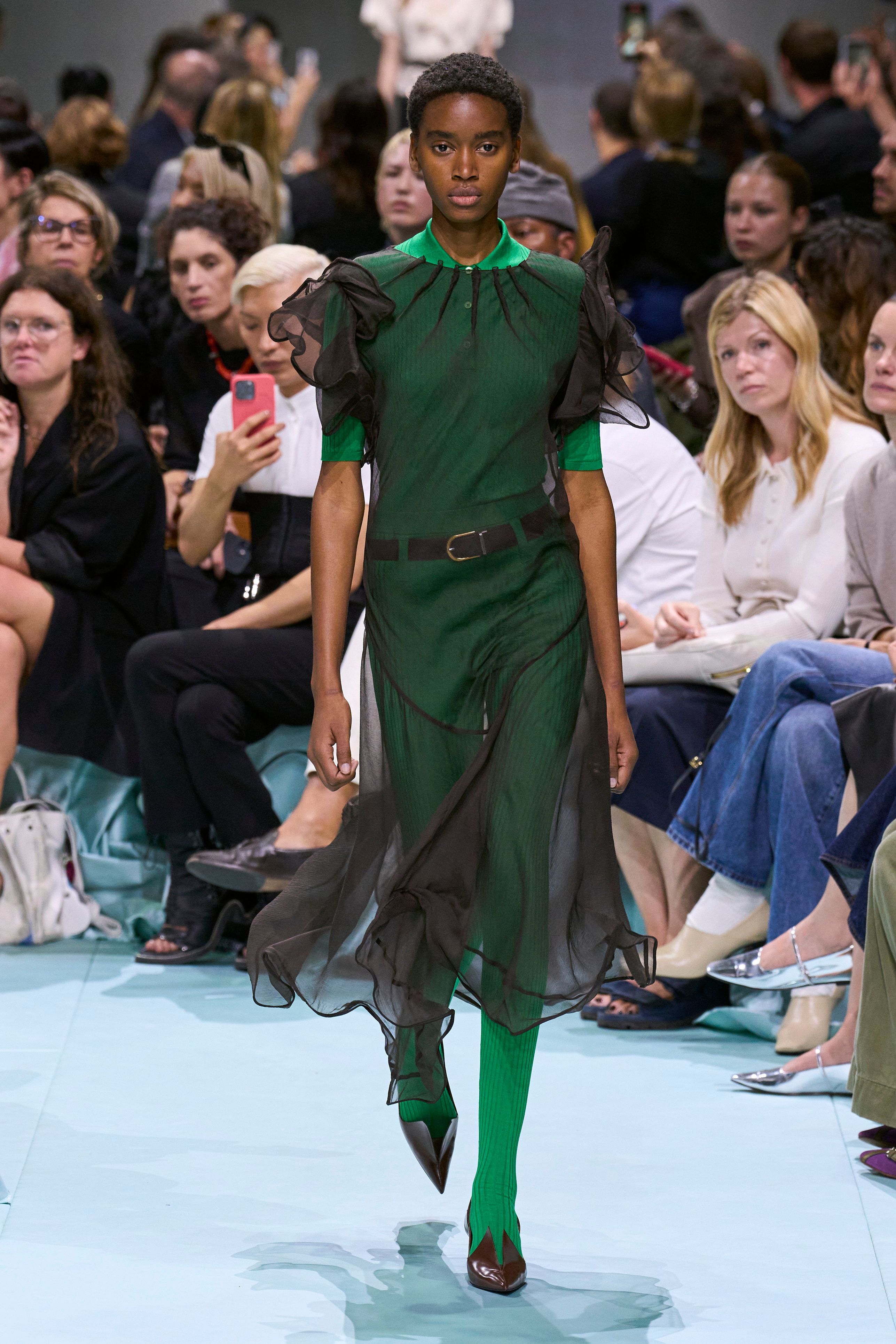 プラダ（PRADA）」2025春夏コレクション | ファッション | ELLE