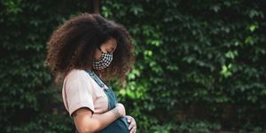新型コロナウイルス感染症によって、日々の生活が変わった今。﻿アメリカの疾病対策予防センター﻿によると、妊娠中、特に妊娠後期に新型コロナウイルスに感染すると、重症化しやすく、早産となるリスクが高いと言われています。本記事では、コロナ禍で変化のあった、イギリスの妊婦の生活や出産をレポート。