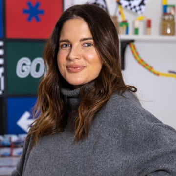 binky felstead in a grey jumper while she was pregnant