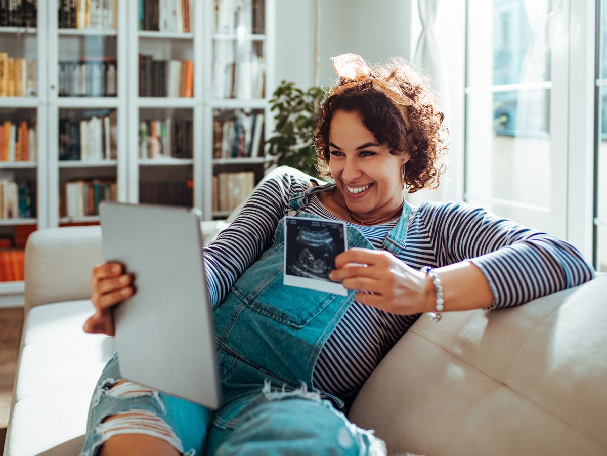 Si tienes dudas de cómo anunciar el embarazo a tu pareja, amigos y  familiares, acá podrás conocer 9 ideas originales y divertidas para dar la  noticia de tu embarazo.