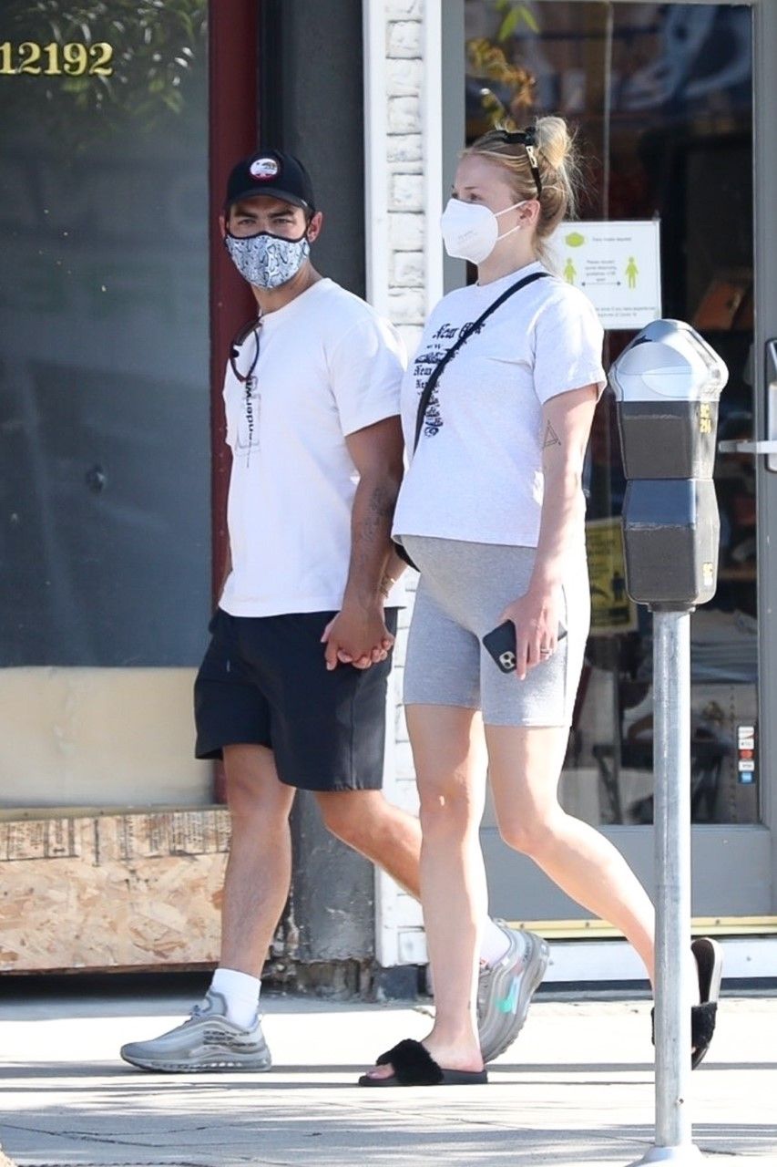 sophie turner seemingly confirms she's pregnant during walk with joe jonas