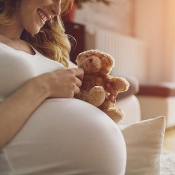 初産は28歳が「理想的」？イギリスの調査結果に女性たちが反発
