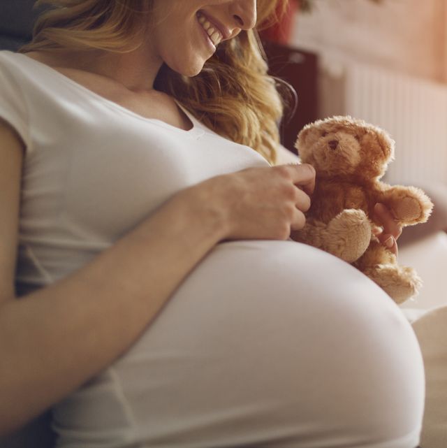 初産は28歳が「理想的」？イギリスの調査結果に女性たちが反発