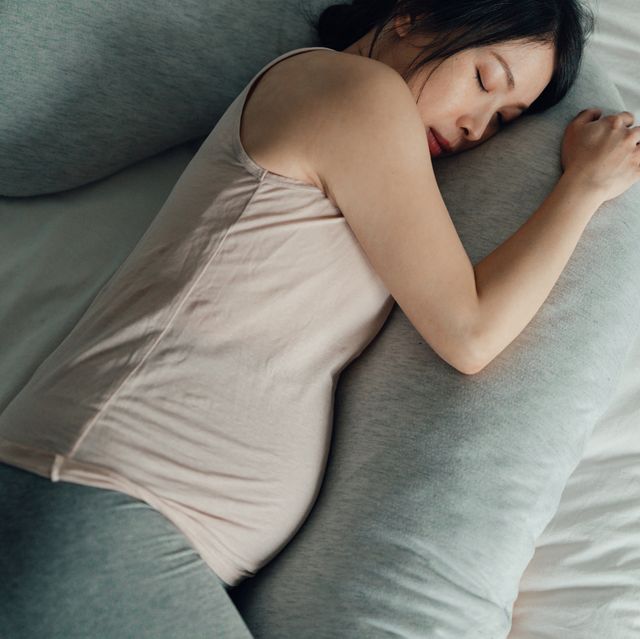 https://hips.hearstapps.com/hmg-prod/images/pregnant-woman-sleeping-in-bed-with-pillows-royalty-free-image-1652136665.jpg?crop=0.668xw:1.00xh;0.192xw,0&resize=640:*