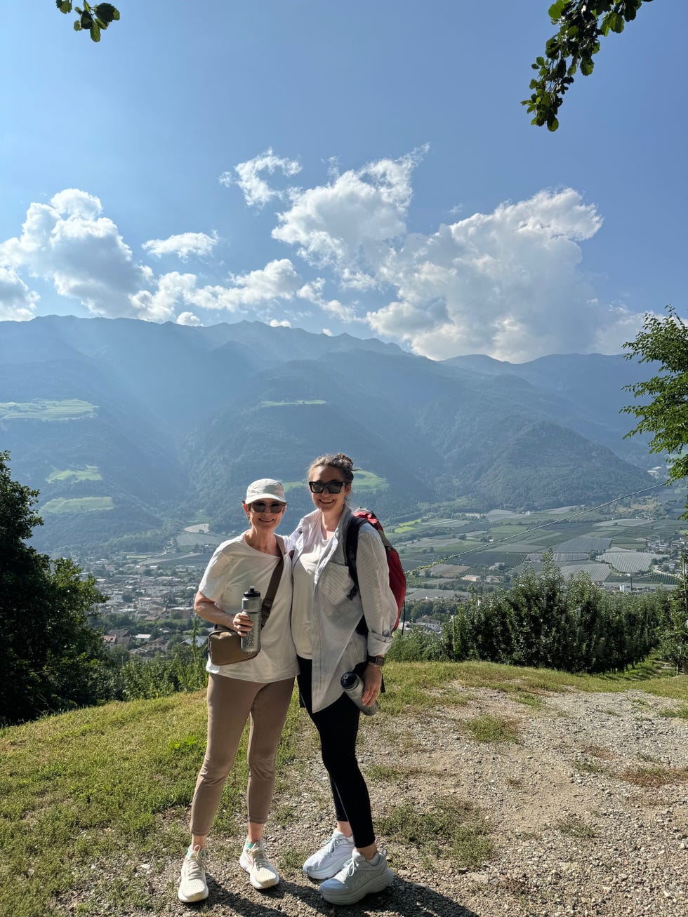 two women hiking in italy