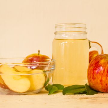 preparation of healthy organic apple cider vinegar