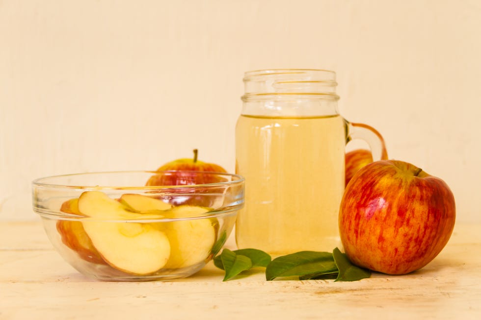 preparation of healthy organic apple cider vinegar