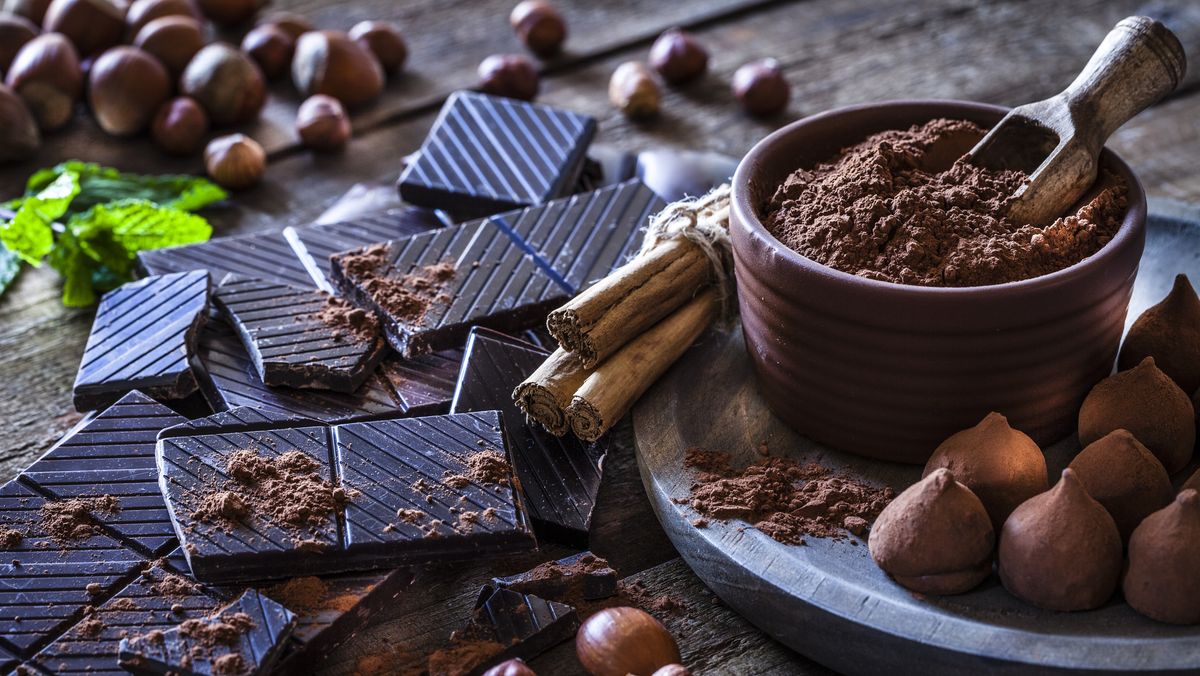 https://hips.hearstapps.com/hmg-prod/images/preparing-homemade-chocolate-truffles-royalty-free-image-875182498-1565023760.jpg?crop=1xw:0.84415xh;center,top&resize=1200:*