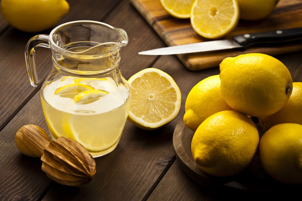 Preparing infused lemon detox drink