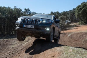 toyota land cruiser y toyota hilux 2021