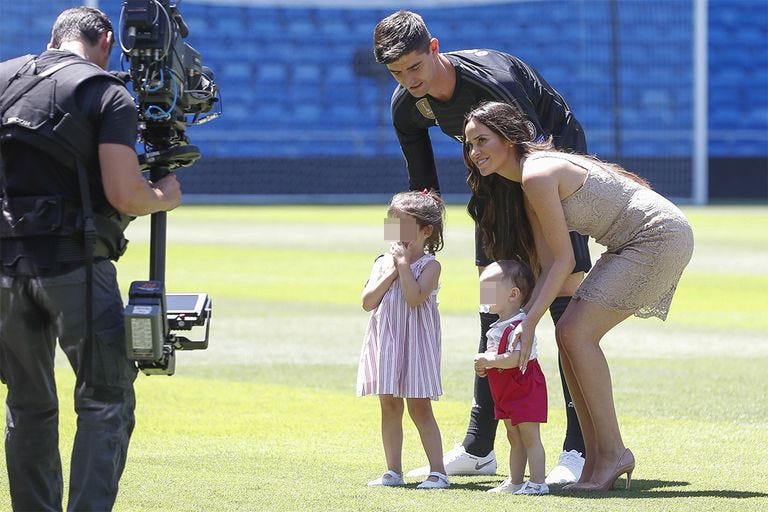 Thibaut Courtois con la madre de sus hijos, Marta Domínguez.