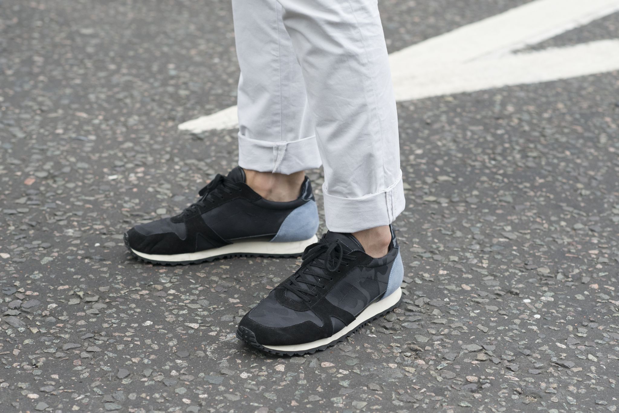 Zapatillas negras de hombre de Zara, H&M, Mango