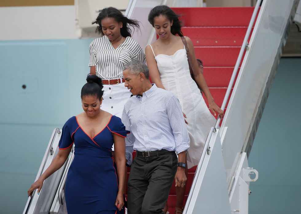 obamas arrive in mass for vacation