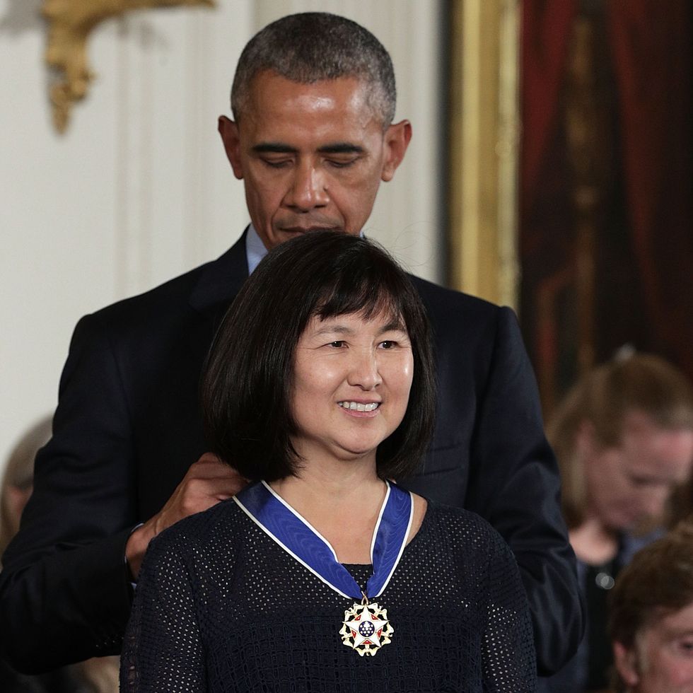 obama honors 21 americans with presidential medal of freedom
