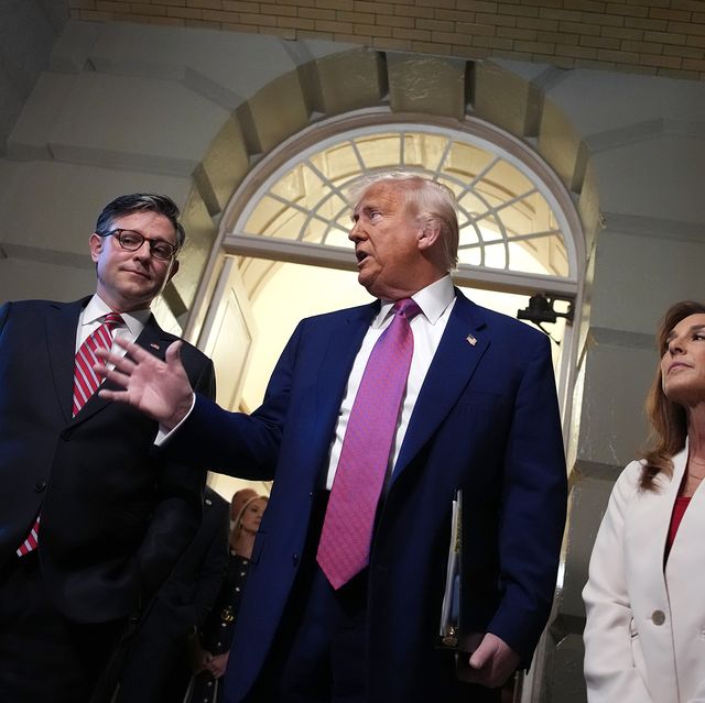 Il presidente Trump partecipa alla riunione del caucus repubblicano della Camera a Capitol Hill mentre il disegno di legge sul bilancio incontra resistenza