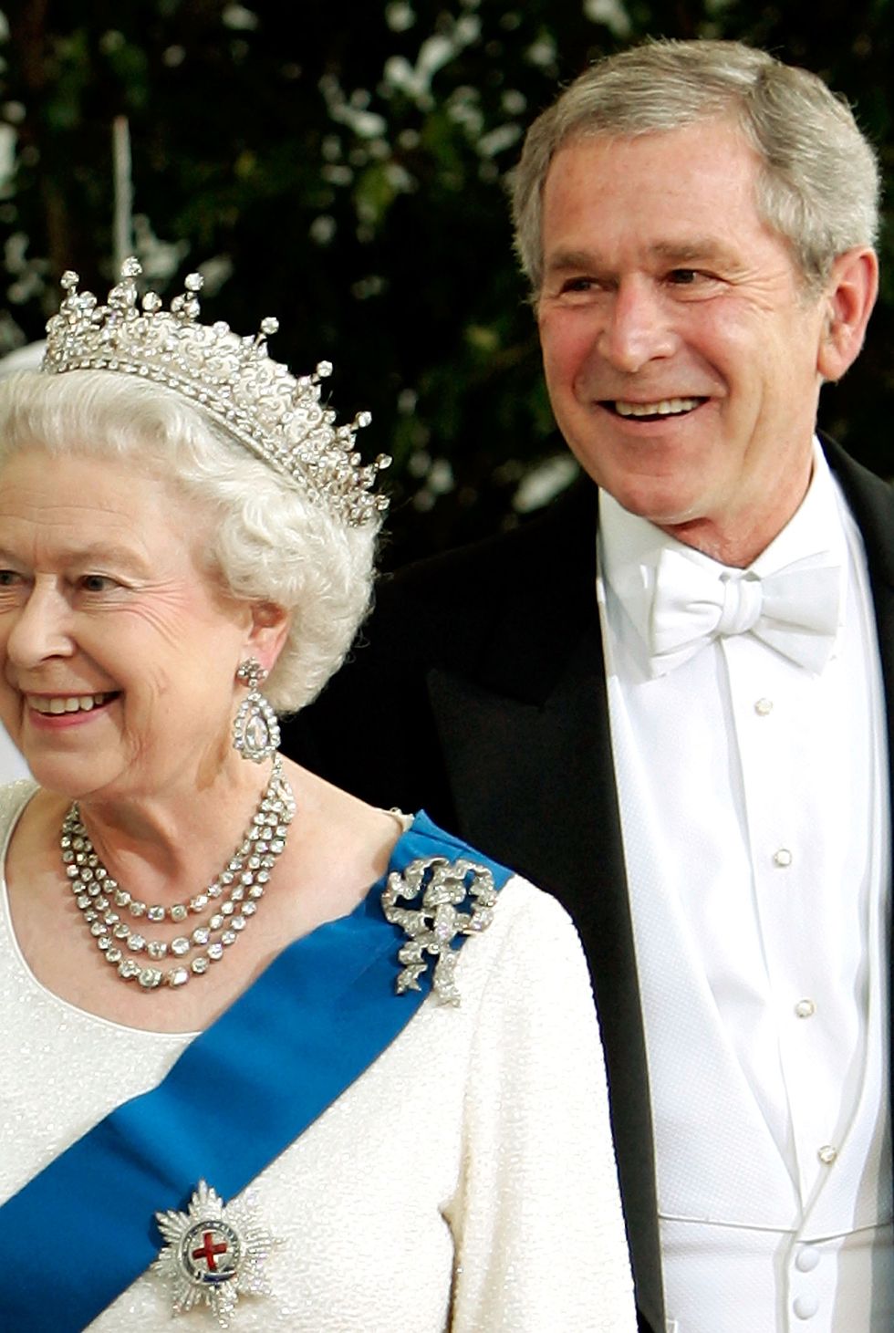 英国ロイヤルがダイアモンドジュエリーで輝いた瞬間　エリザベス女王