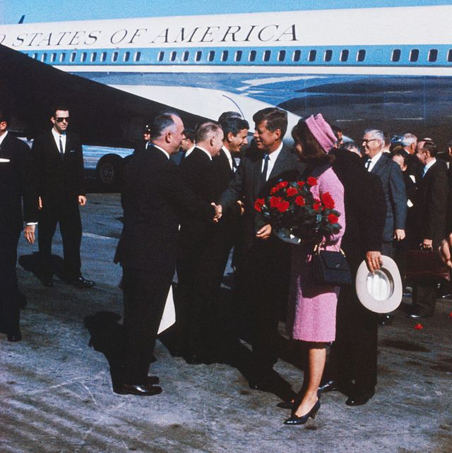 jackie and john f kennedy arriving at airport
