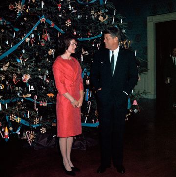 jacqueline and john fitzgerald kennedy posing with their christmas tree