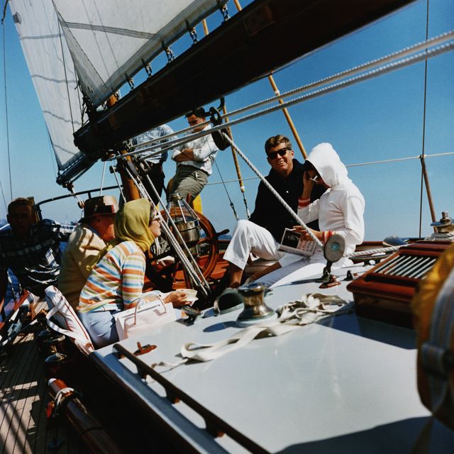 kennedy a bordo del manitou, con jacqueline kennedy and sua madre nel 1962