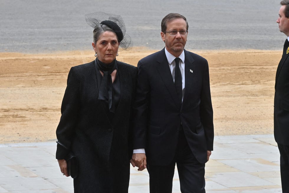 queens funeral guest
