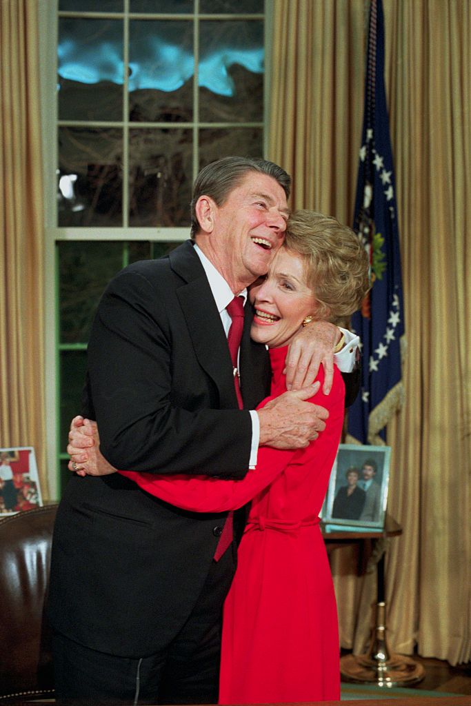 president and nancy reagan hugging