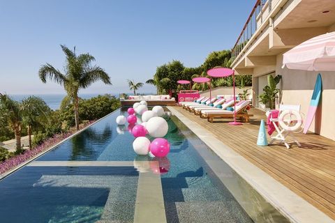 Swimming pool, Property, Resort, Real estate, Leisure, Building, House, Vacation, Villa, Leisure centre, 