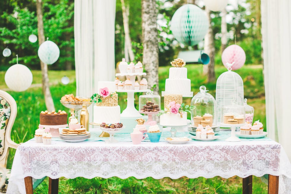 prettiest wedding dessert table