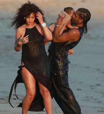 rihanna, asap rocky y su bebe en una sesión de fotos
