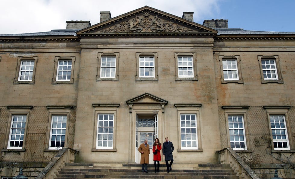 the earl and countess of strathearn visit scotland