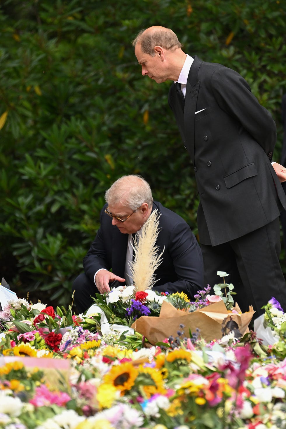 the nation mourns the death of queen elizabeth ii saturday