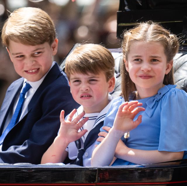 Royal Grandkids Get Coronation Gift: Book About the King's Pants