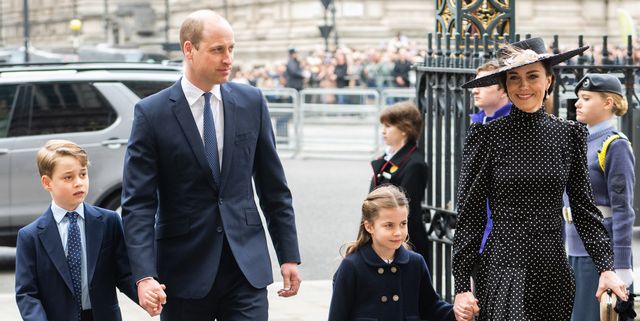 Принцесса миддлтон последние. Кейт Миддлтон с детьми 2022. Принц Уильям и Кейт дети 2022. Кейт Миддлтон с детьми 2023. Дети Уильяма и Кейт 2023.