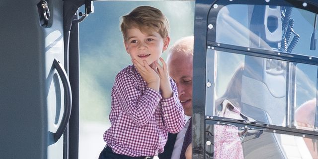 ケンブリッジ公爵ウィリアム王子とキャサリン妃のドイツ訪問3日目。ジョージ王子は、2017年7月21日にドイツのハンブルグでポーランドとドイツへの公式訪問の最終日にハンブルク空港から出発する前に、ヘリコプターに試乗させてもらいご機嫌。 （samir hussein  wireimageによる写真）